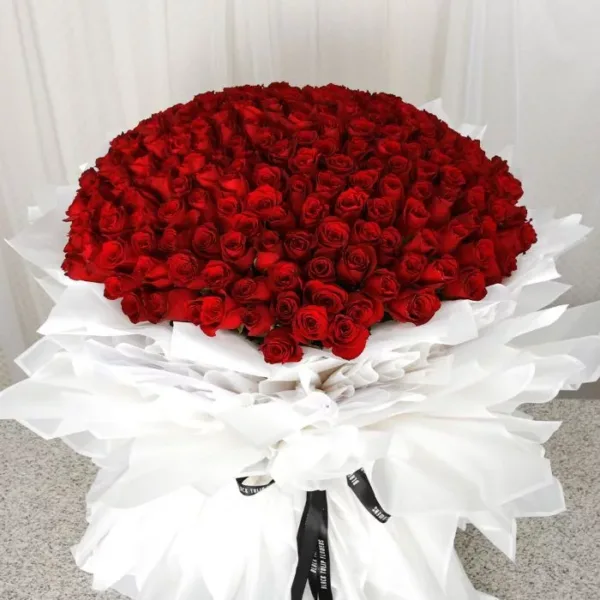 Red Roses 200 stems-1 200 Red Roses Bouquet by Black Tulip Flowers