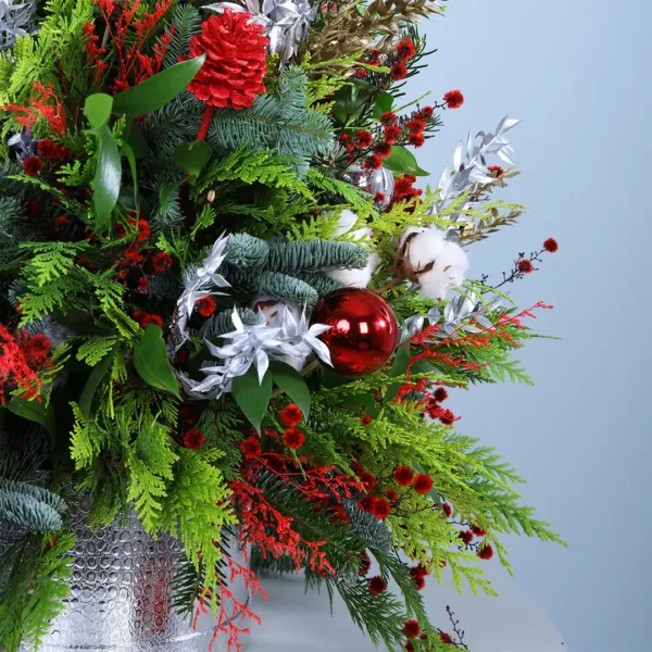 02-26 Christmas Floral Delight in qatar