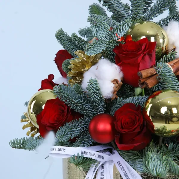 03-24 Yuletide Charm Arrangement Online