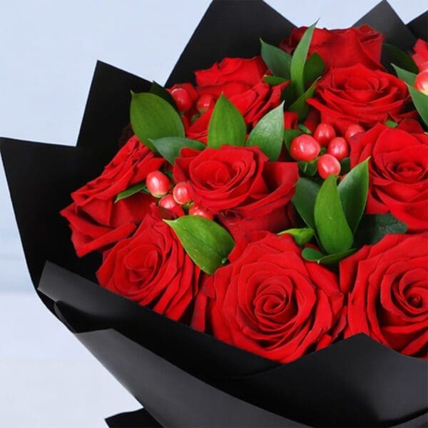 12-red-roses-hypericum-ruscus-black-wrap_03