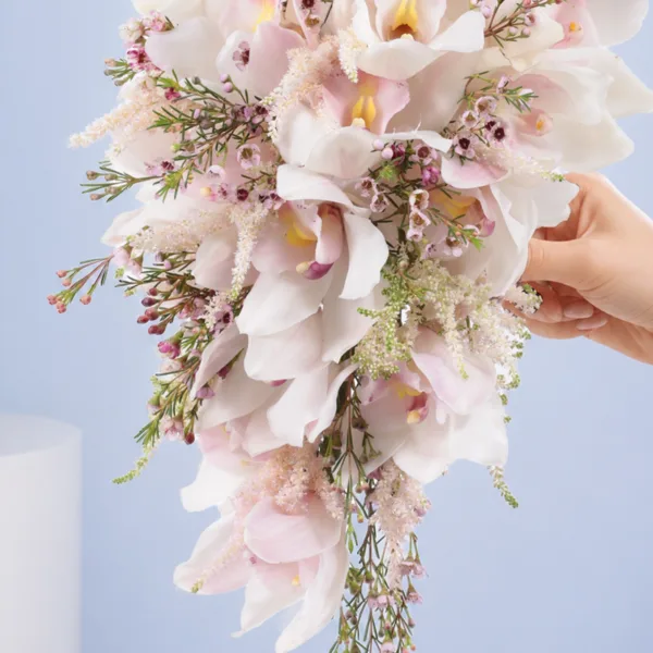 romantic-white-wedding-bouquet_03