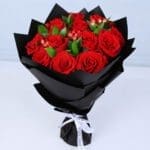 12-red-roses-hypericum-ruscus-black-wrap_02